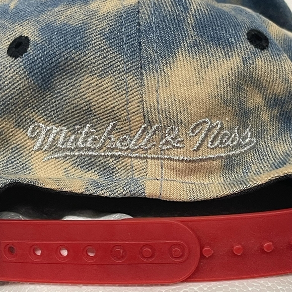 Hardwood Classics Mitchell & Ness NBA Chicago Bulls Bleached Denim Snapback Hat - Picture 6 of 8